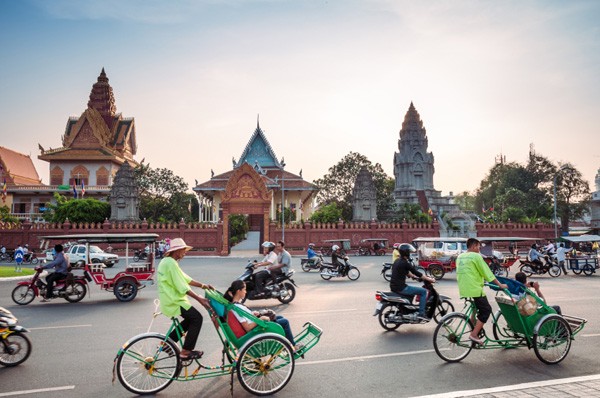Dân Campuchia cũng nháo nhào vì ngọn cây dầu